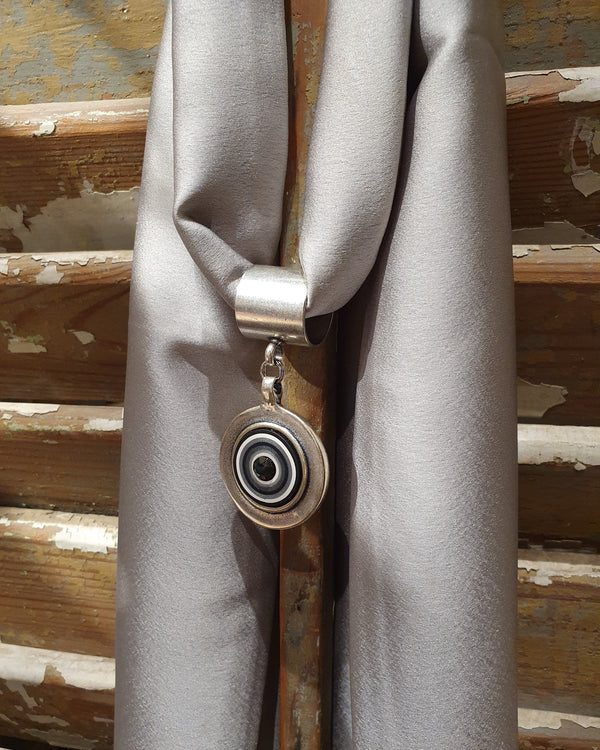 My studio scarf with pendant - gray