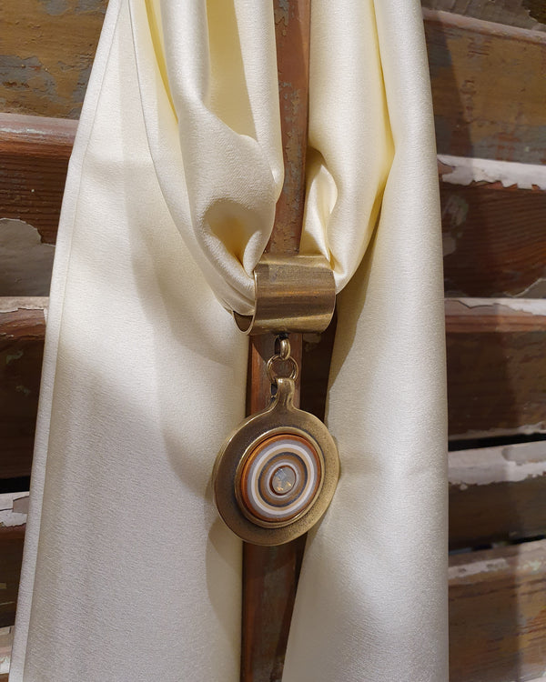 My studio scarf with pendant - cream