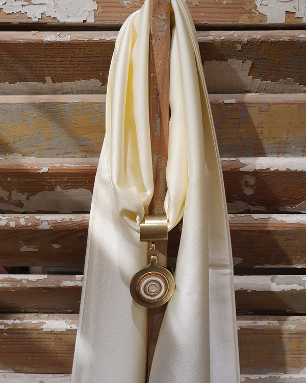 My studio scarf with pendant - cream