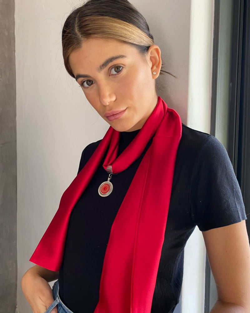 My studio scarf with pendant - red