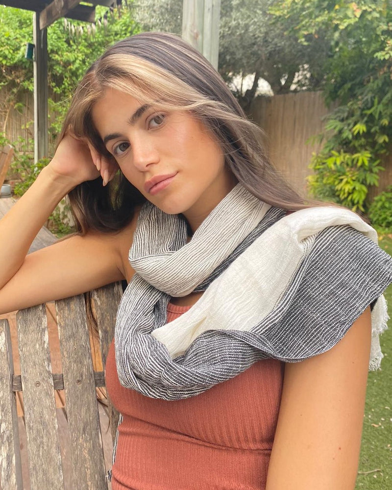 Soft touch black & white scarf
